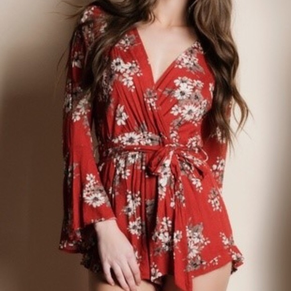 NEW floral romper - Picture 3 of 8